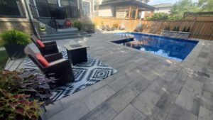 Interlocking back patio in Oakville with Avari Pavers